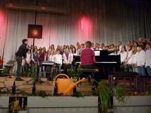 Mit Chor · © Sandra Janke (Im Endeffekt)